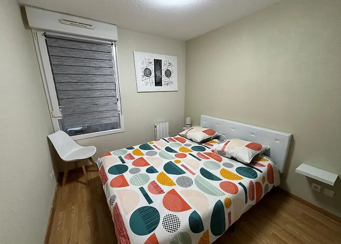 F2 Renove Lumineux Dans Residence Avec Balcon Et Parking